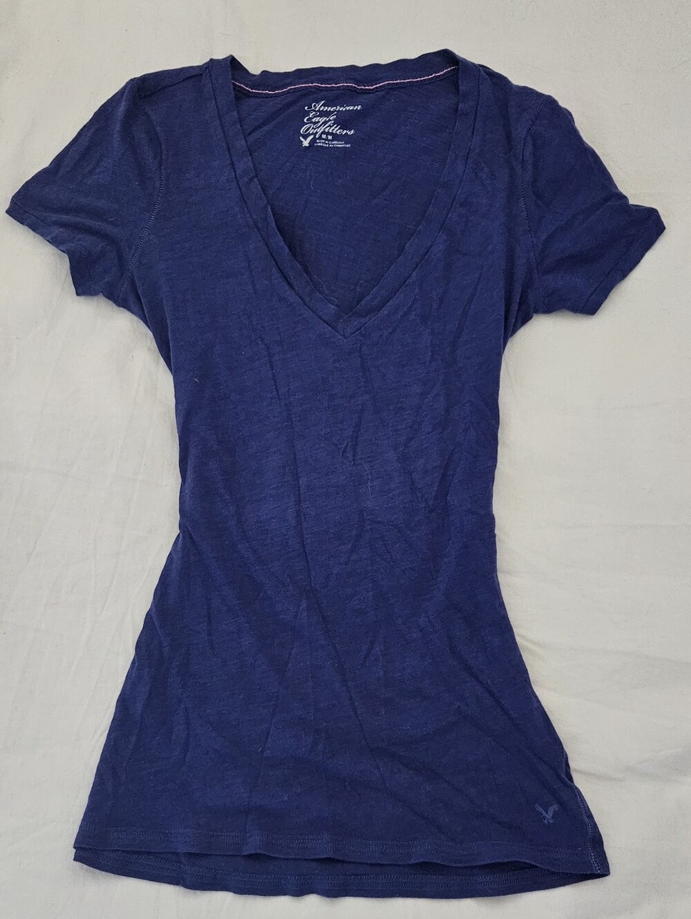 2000s American Eagle Outfitters Women's Deep Blue V-Neck Tee